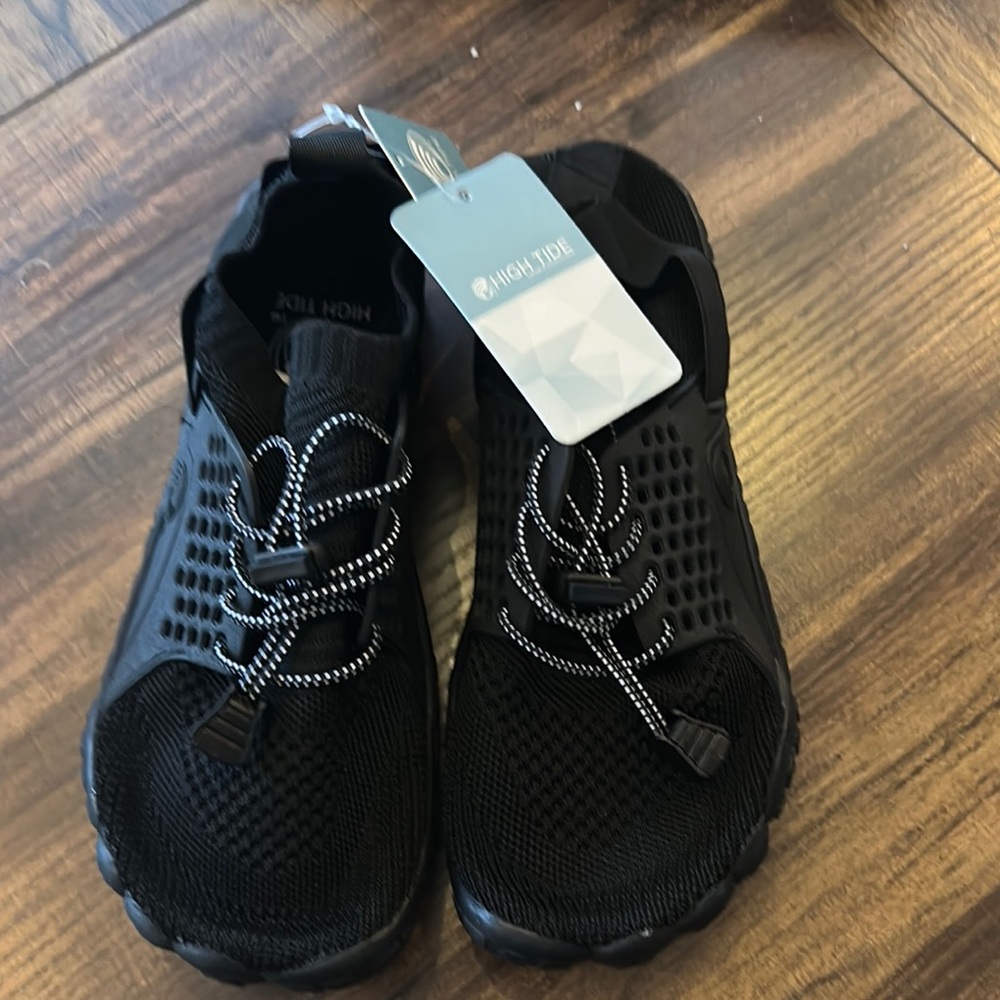 Sleek Black WaterShoes with Breathable Mesh and Cushioned